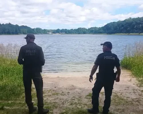 Ostatni weekend wakacji – policja apeluje o rozwagę na drogach i nad wodą