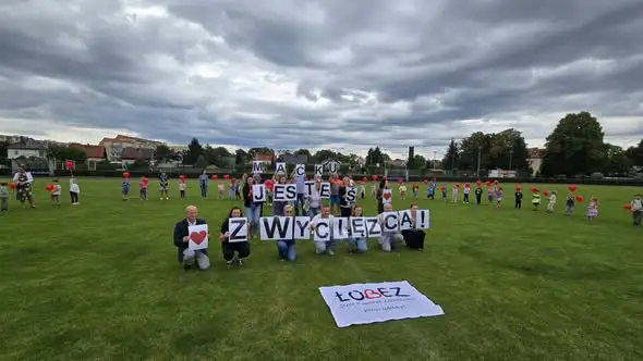 Wzruszające powitanie Maćka w Łobzie: po 5,5 roku walki z nowotworem kończy leczenie