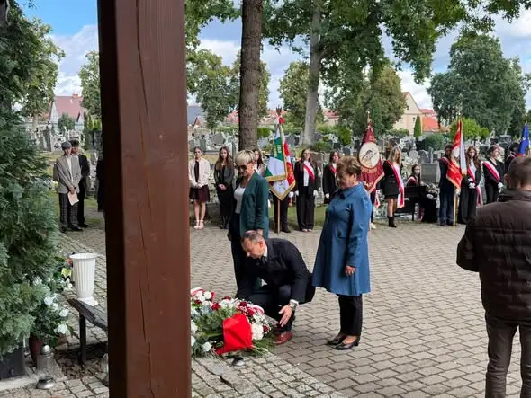 Powiatowy Dzień Sybiraka w Łobzie – hołd dla ofiar sowieckiej agresji