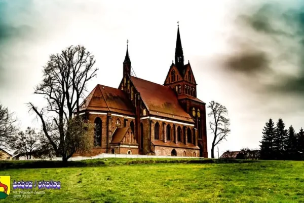 Kościół Matki Boskiej Bolesnej w Chociwlu – perła architektury sakralnej na Pomorzu Zachodnim
