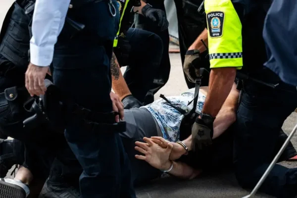 Weekendowe zatrzymania w powiecie łobeskim. Policja ujęła dwie osoby poszukiwane przez wymiar sprawiedliwości
