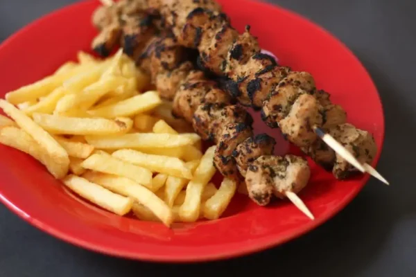 Mali kucharze w akcji – kebab z frytkami własnej roboty